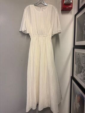 Elegant White Maxi Dress with Flutter Sleeves